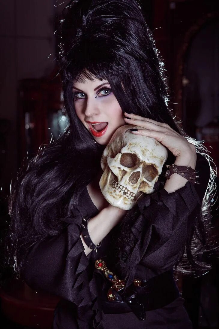 Elvira Witch. La elvira 18