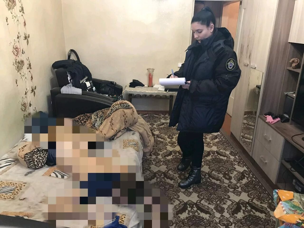 Найдена девушка мертвой в квартире. Убийство женщины в квартире. труп школьника в квартире.