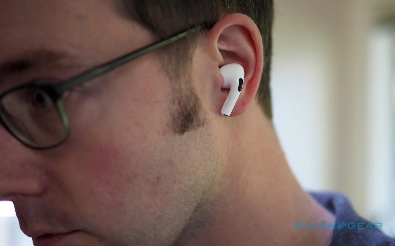 Apple AIRPODS Pro 2. Apple AIRPODS Pro 2 in Ear. Apple AIRPODS Pro в ушах. Apple AIRPODS in Ear. Поместите оба airpods в уши