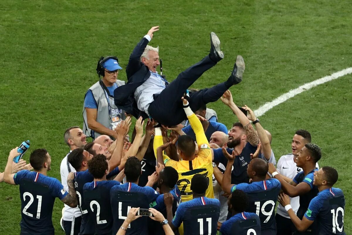 Франция чемпион какого года. Финал ЧМ 2018 по футболу Франция Хорватия. Франция Хорватия 4 2.