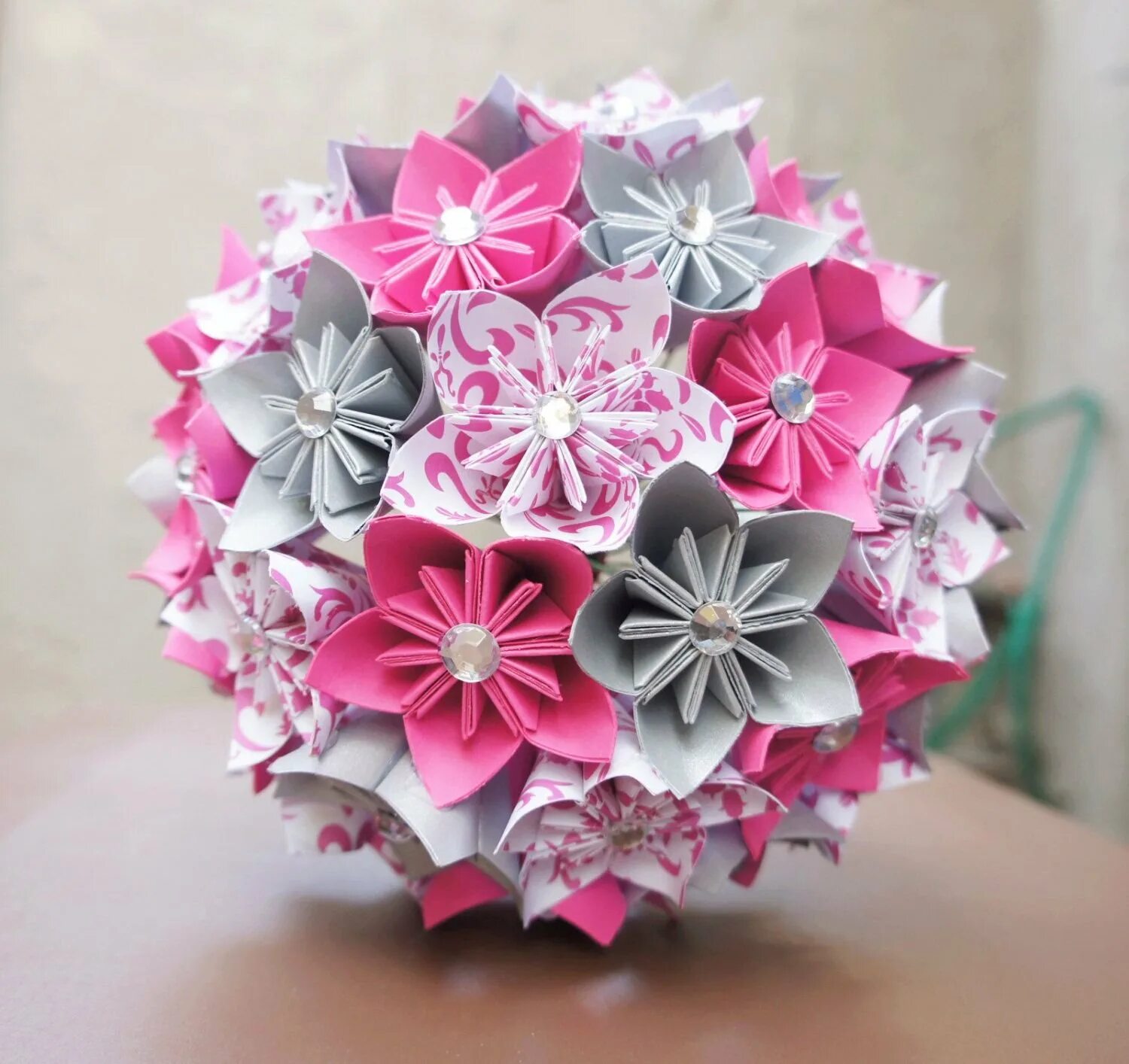 Букеты из бумаги видео. Цветочный шар Kusudama. Шар Kusudama оригами. Флекси шар кусудама. Шар кусудама супершар.