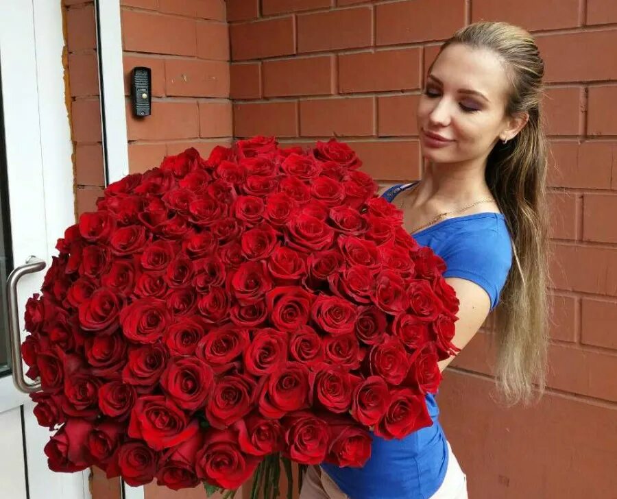 Букет 25 роз Иркутск. Большие розы в Иркутске.