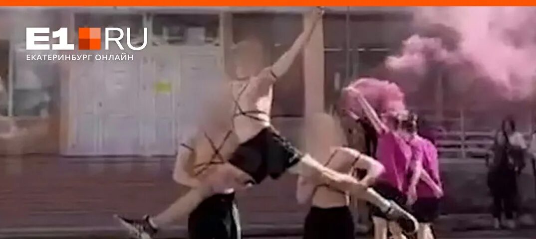 Выпускники танцуют. Директор школы танцев. Шестиклассники танцуют. Вальс танец видео уроки. Уроки, занятия лезгинки.