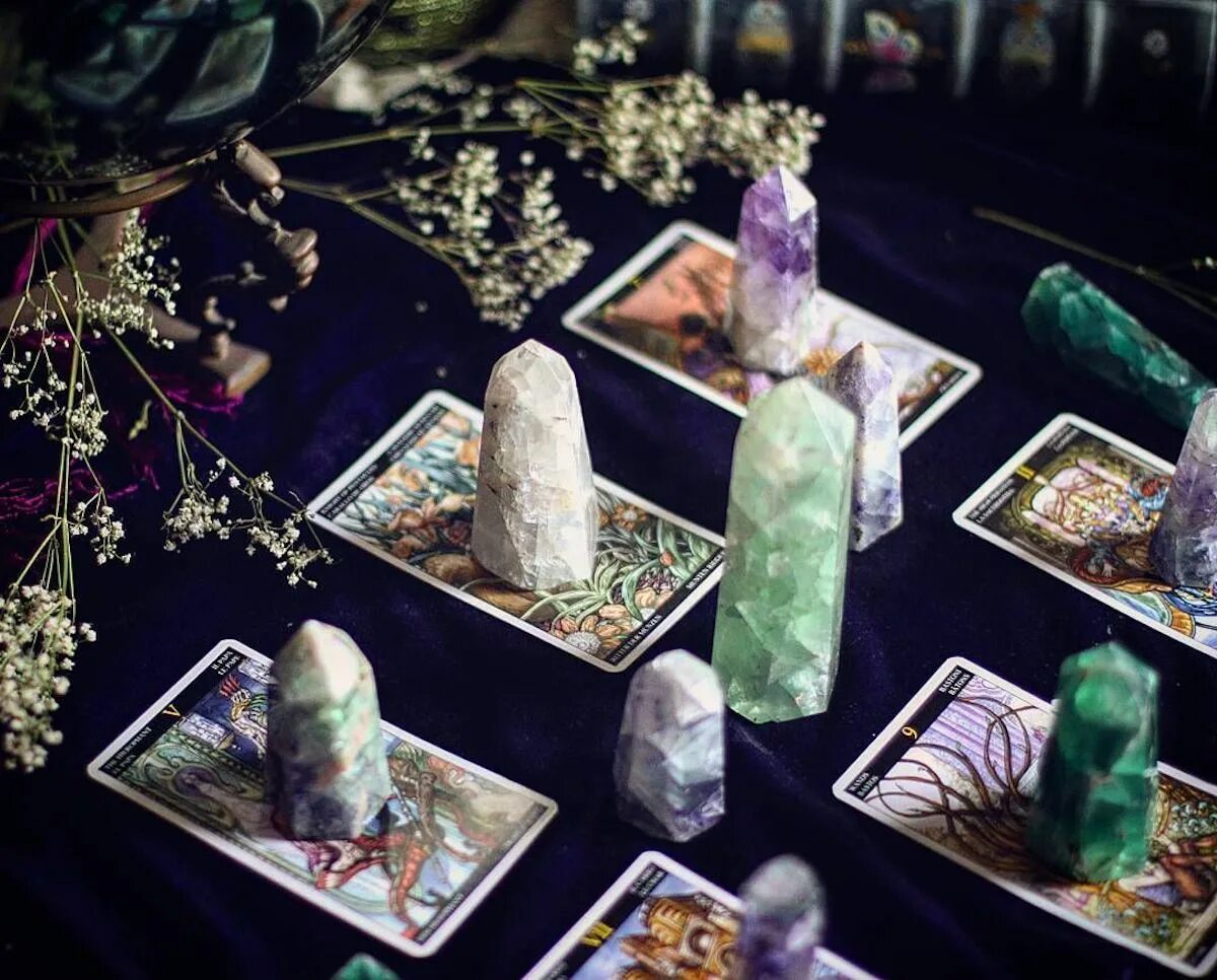 Магия кристаллов. Магический Кристалл в Камне. Таро и камни. Таро камней и кристаллов.