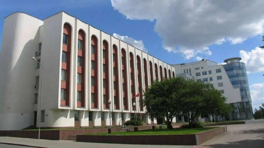 Брест университет. 2 высшее беларусь. 2 высшее беларусь. Студент с дипломом. Белорусский государственный университет.