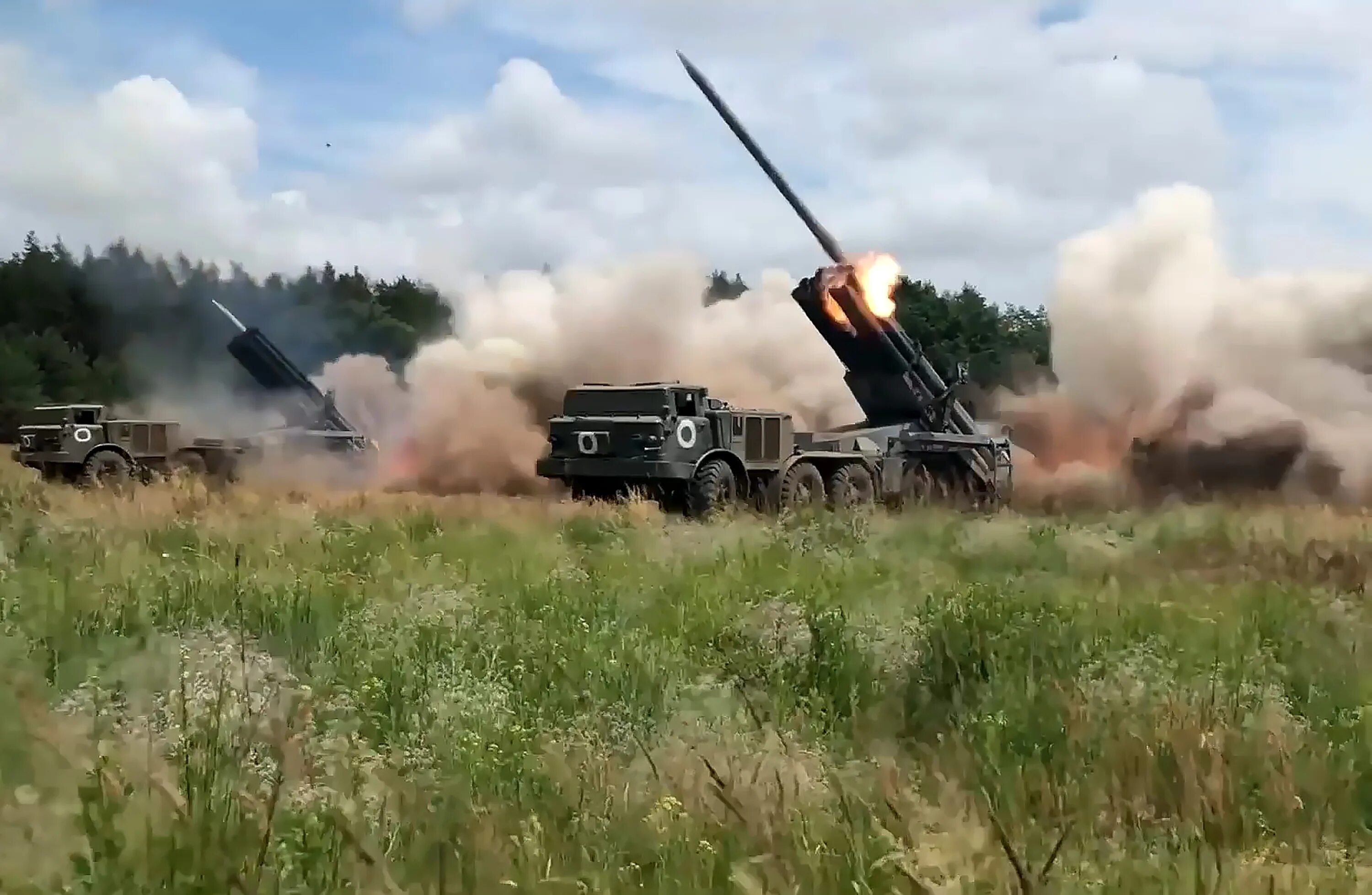 Военная операция трансляция. Реактивная система залпового огня ураган. Реактивная система залпового огня вс РФ. РСЗО ураган ВСУ. РСЗО России ураган.