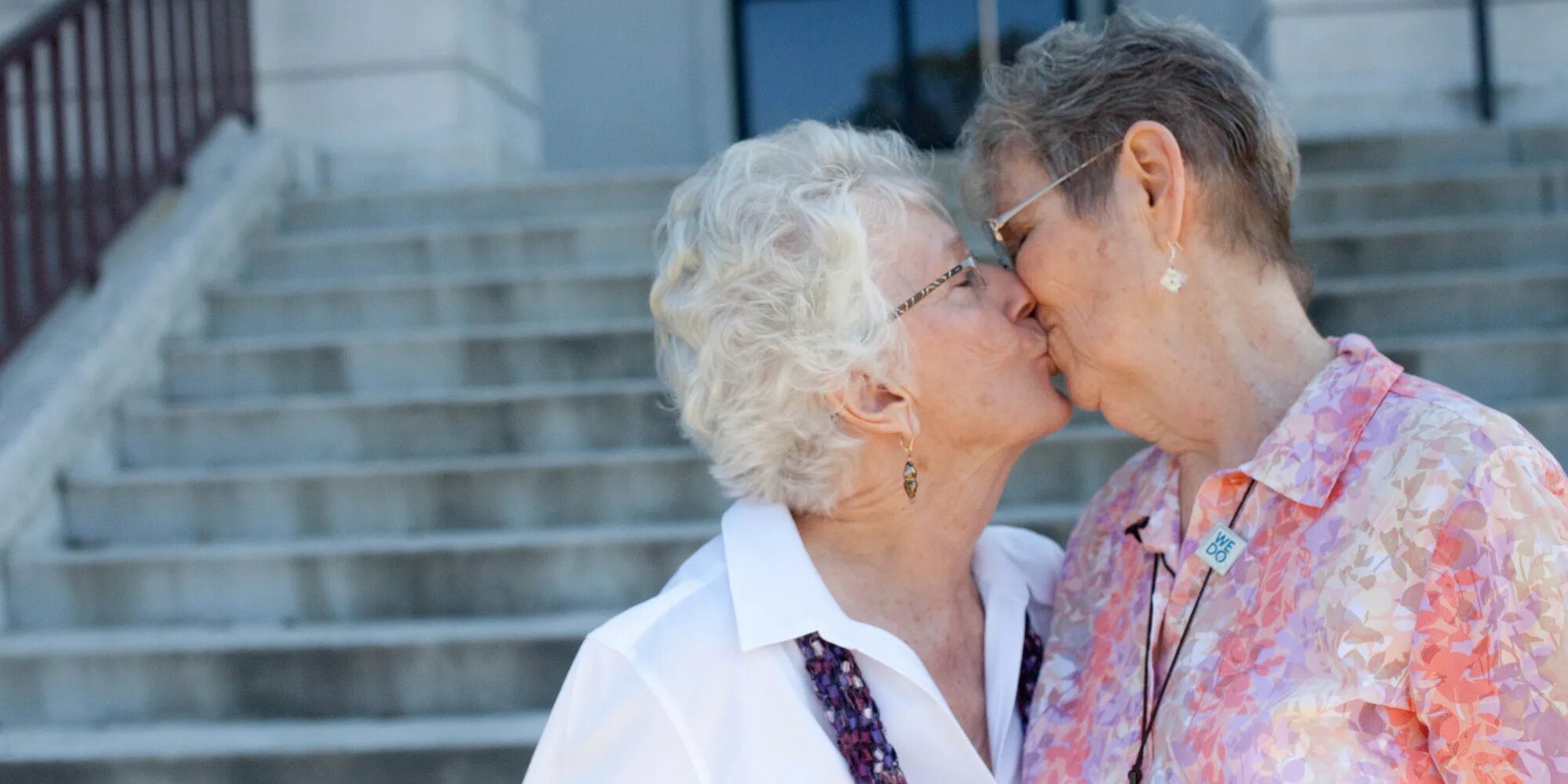 Grandma's love. Старые бабушки лезбиянки. Бабушки целуются. Старые лесбийские пары. Поцелуй со старухой.