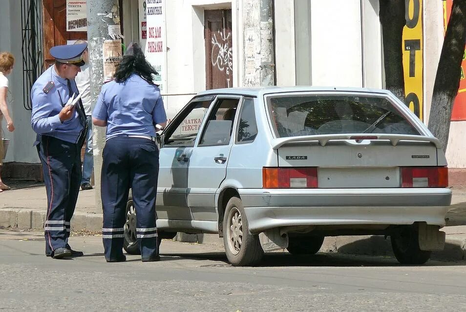 Что будет за езду без номеров. Езда без номеров. Езда без номеров штраф. Машина без номеров. Штраф за езду без гос номера.