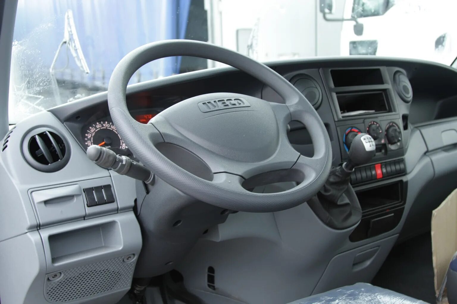 Iveco Daily 2007 салон. Салон Ивеко Дейли 2007. Салон Ивеко Дейли 2004. Iveco Daily 2014 салон.