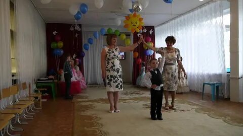 Танец воспитателей на выпускном в детском