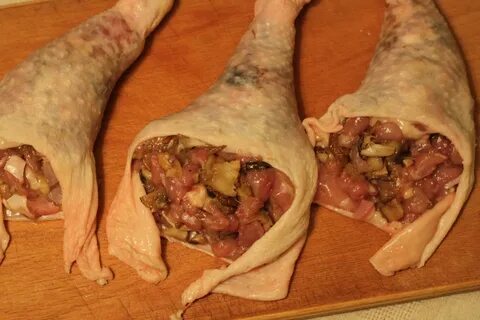Голени фаршированные грибами в духовке