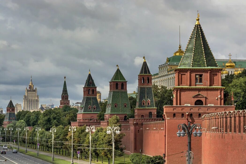 Стены и башни Московского Кремля. Кремль башни Московского Кремля. Стены Московского Кремля (20 башен), 1516. Константино-Еленинская башня Московского Кремля. Крыши московского кремля