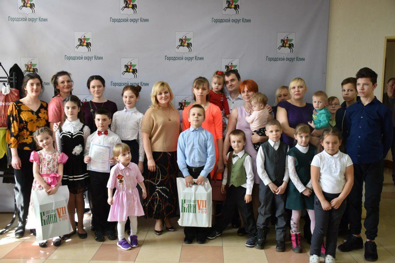 Многодетные подмосковья. Многодетные семьи подмосковья. многодетные семьи клина. самая большая семья в клину. многодетная мать в г клин.