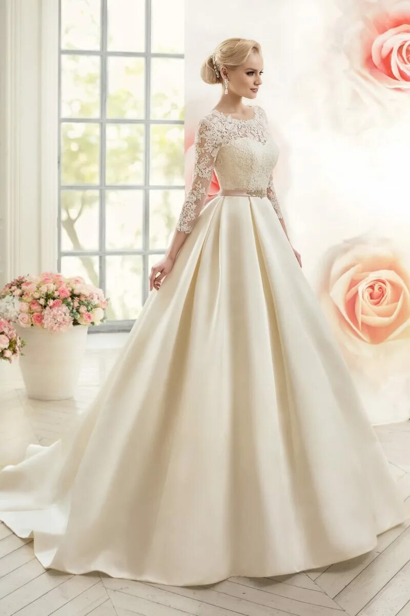 Свадебное платье верх. Платье Naviblue Bridal 13610. Свадебное платье айвори а силуэт. Свадебное платье айвори а силуэт атласное с рукавами. Платье свадебное Naviblue атласное.