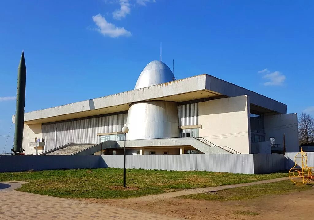 Парк музея космонавтики в калуге. Парк музея космонавтики в калуге. Циолковского. Э. Музей космонавтики циолковского в калуге.