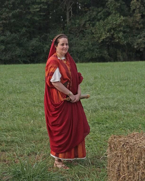 Римские одежды женские. Римлян женщины. Тога древняя греция. Римлян женщины. Тога древнего рима женская.