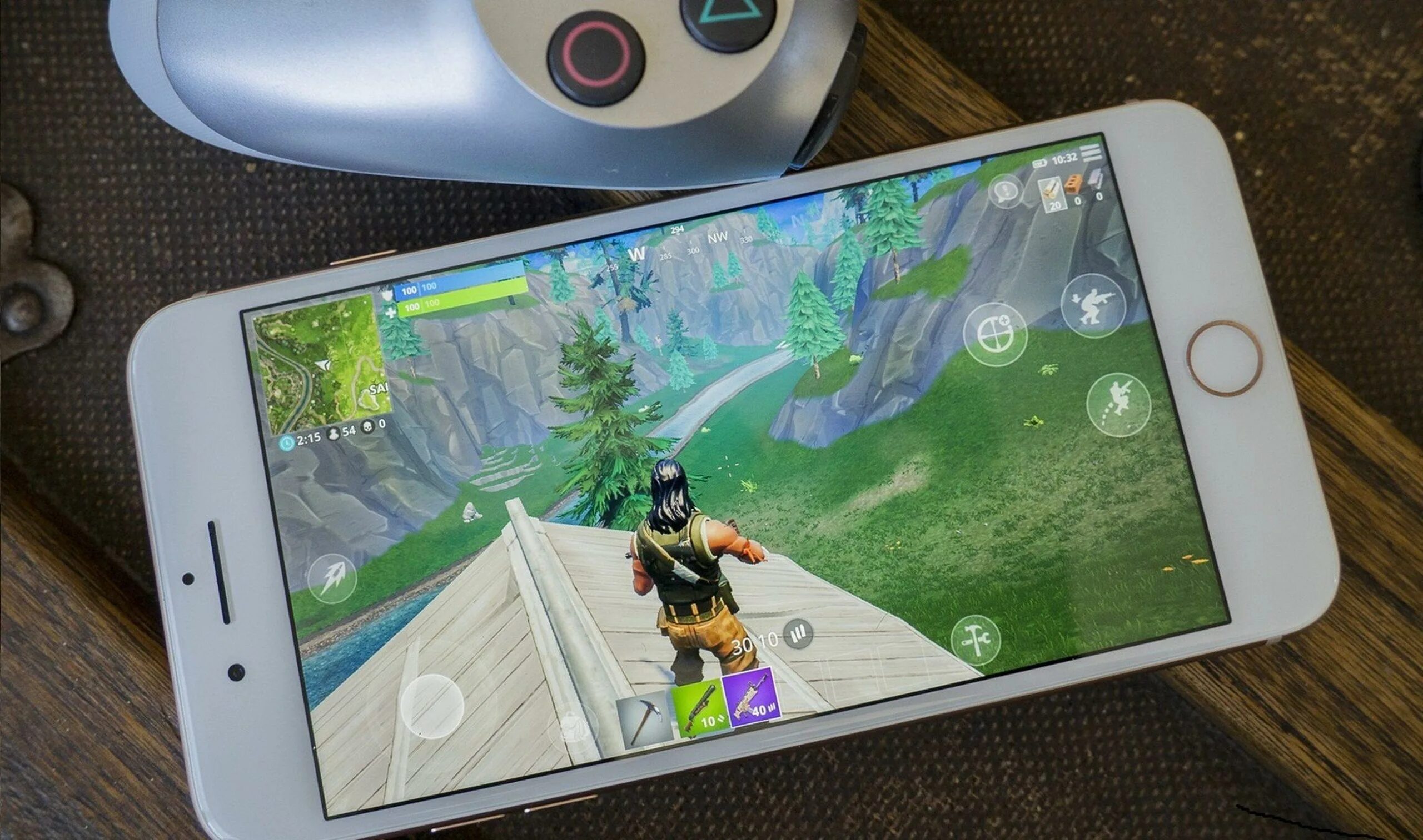 Новые игры на ios. ФОРТНАЙТ на айфон 6s. Iphone 6 Fortnite. ФОРТНАЙТ на айфон 11. Fortnite mobile IOS.