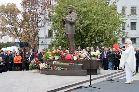 Выступил на открытии памятника