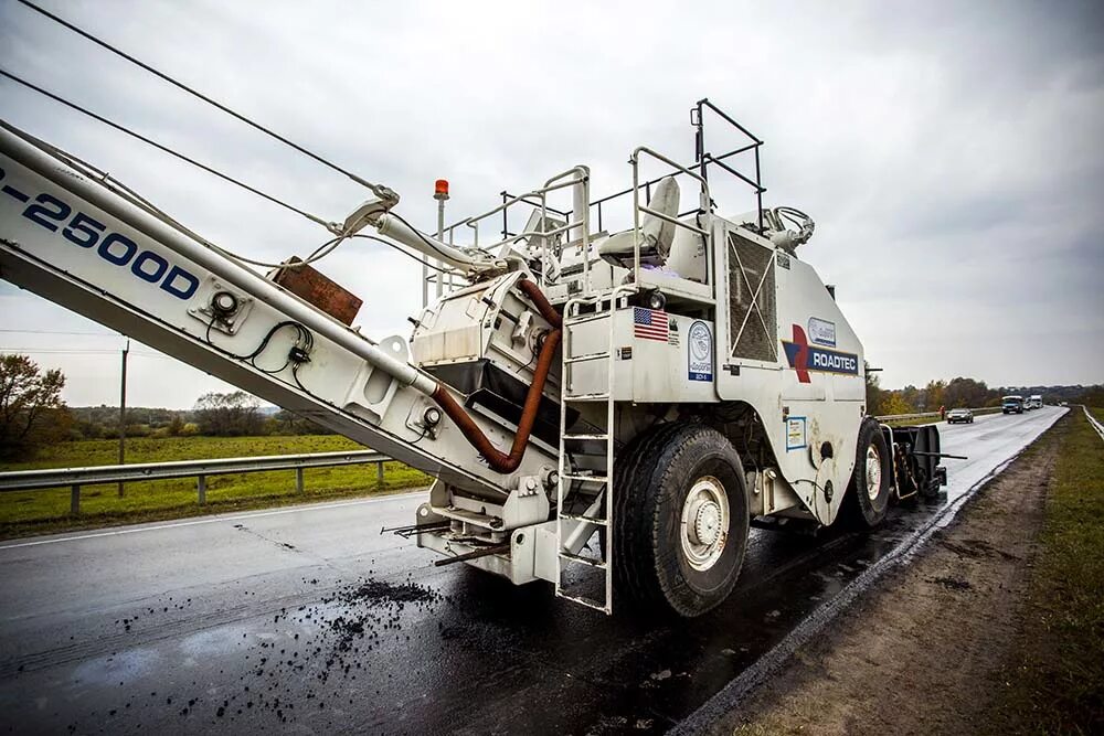 Repair roads. Спецтехника для асфальта. Машина на асфальте. Машина для укладки асфальта. Машина для укладывания асфальта.