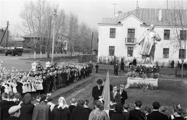 Балахна 1 мая. Правдинск Балахнинский район. Гогрэс Балахна Церковь. Г Балахна памятник Ленину. Исторические снимки Балахна.