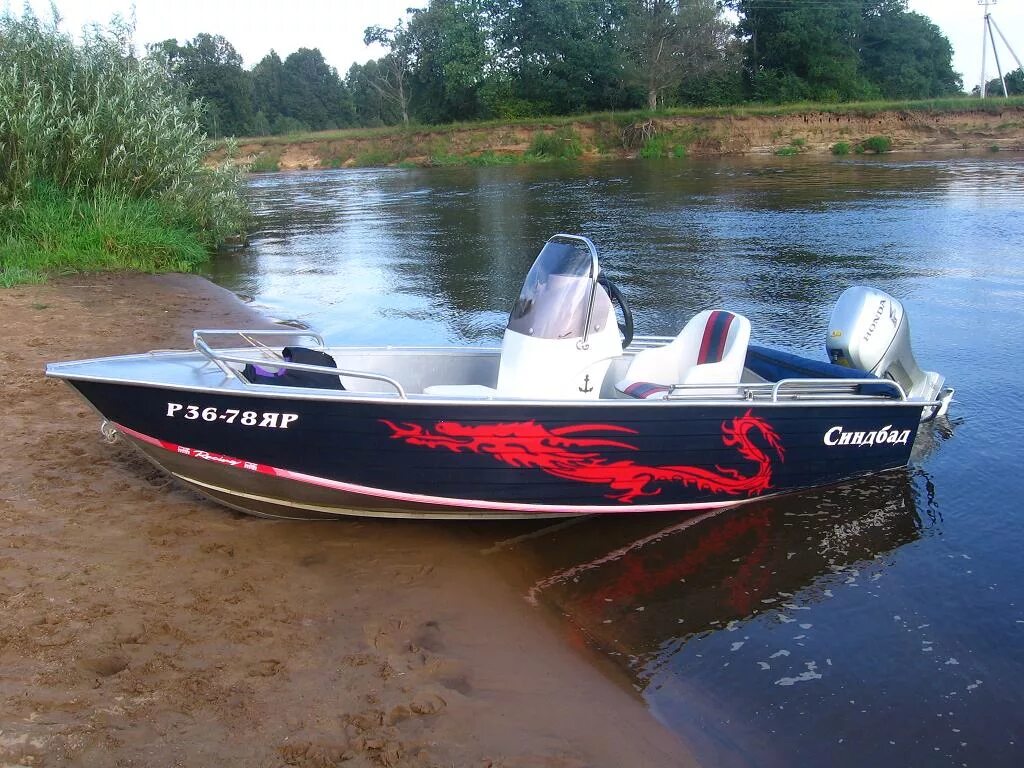 Название катера. Названия катера на бортах. Оклейка волжанка 46. Пленка на лодку алюминиевую. Наклейки на катер.