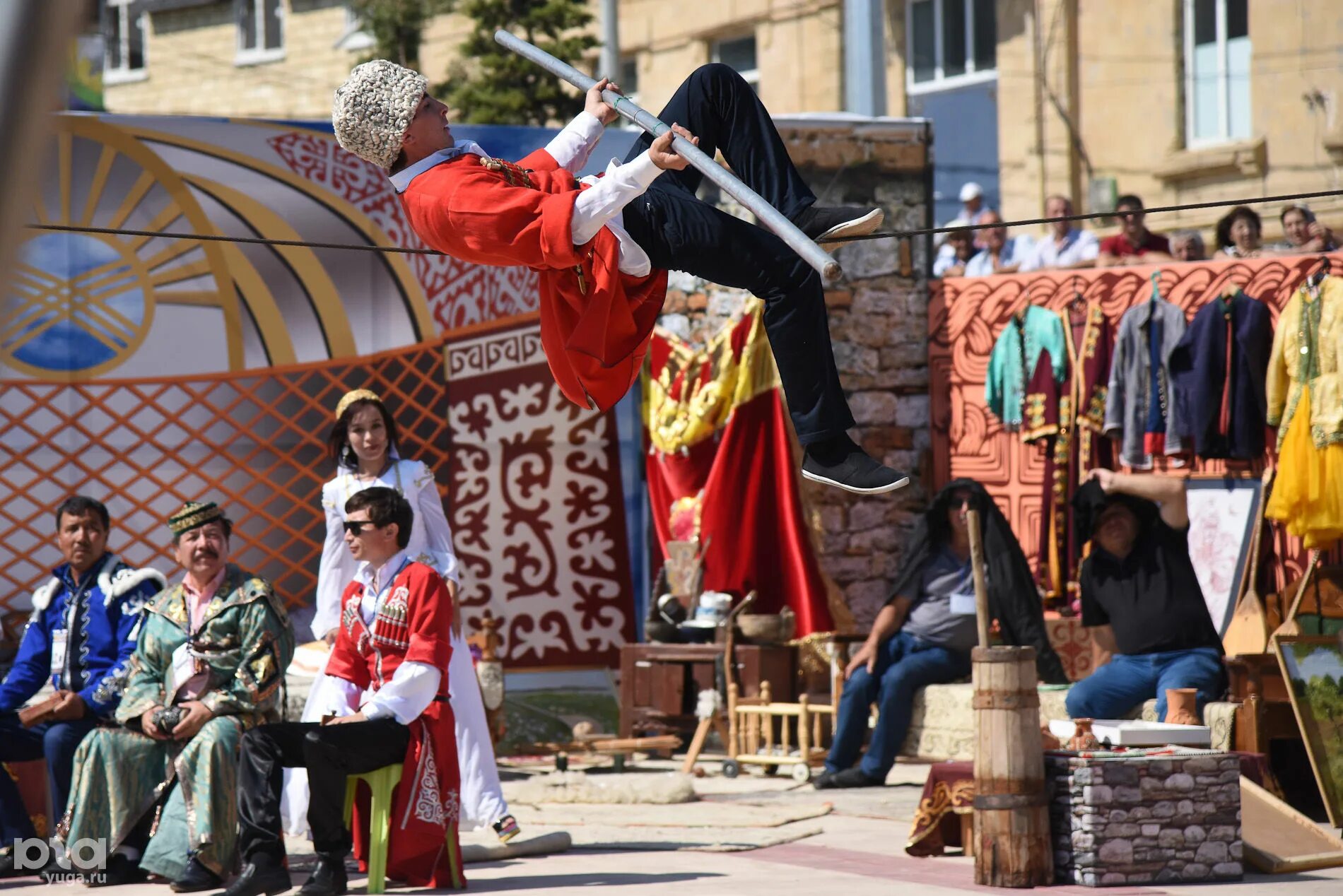 Национальные праздники дербента. Новруз байрам в дербенте. Дербент площадь. Дербент 2000 площадь. Праздник в дербенте.