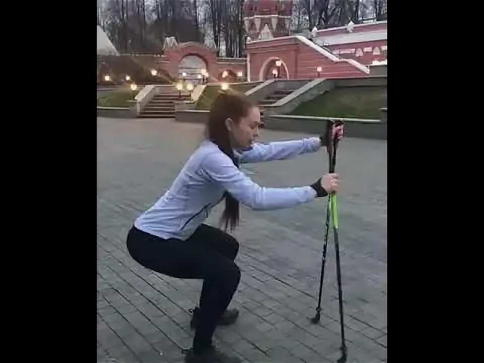 Правильная палками видео. Техника хождения скандинавской ходьбой. Техника скандинавской ходьбы. Скандинавская ходьба с палками техника ходьб. Правильная палками видео.