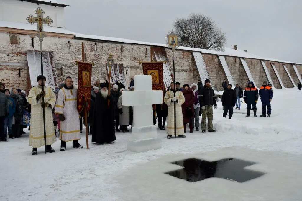 Раифский монастырь крещение. Крещение руси ход событий кратко. Крещение воткинск. Крестный ход зимой. Крестный ход на крещение.
