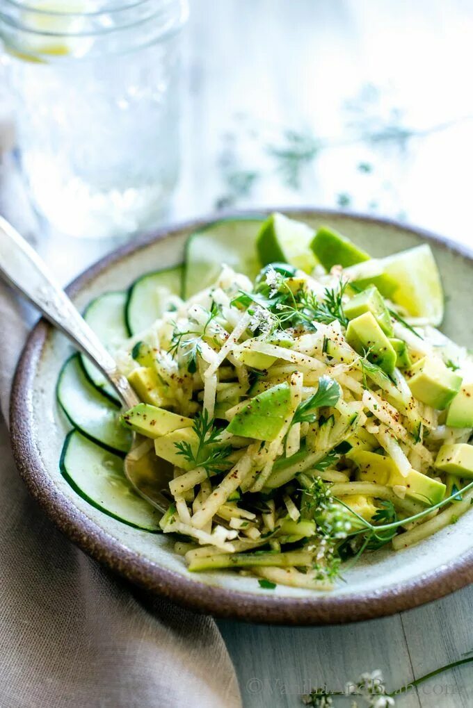 Авокадо с пекинской капустой. Пп салаты на каждый день. Блюда из зеленых овощей. Огурцы. Пп салат из огурцов.