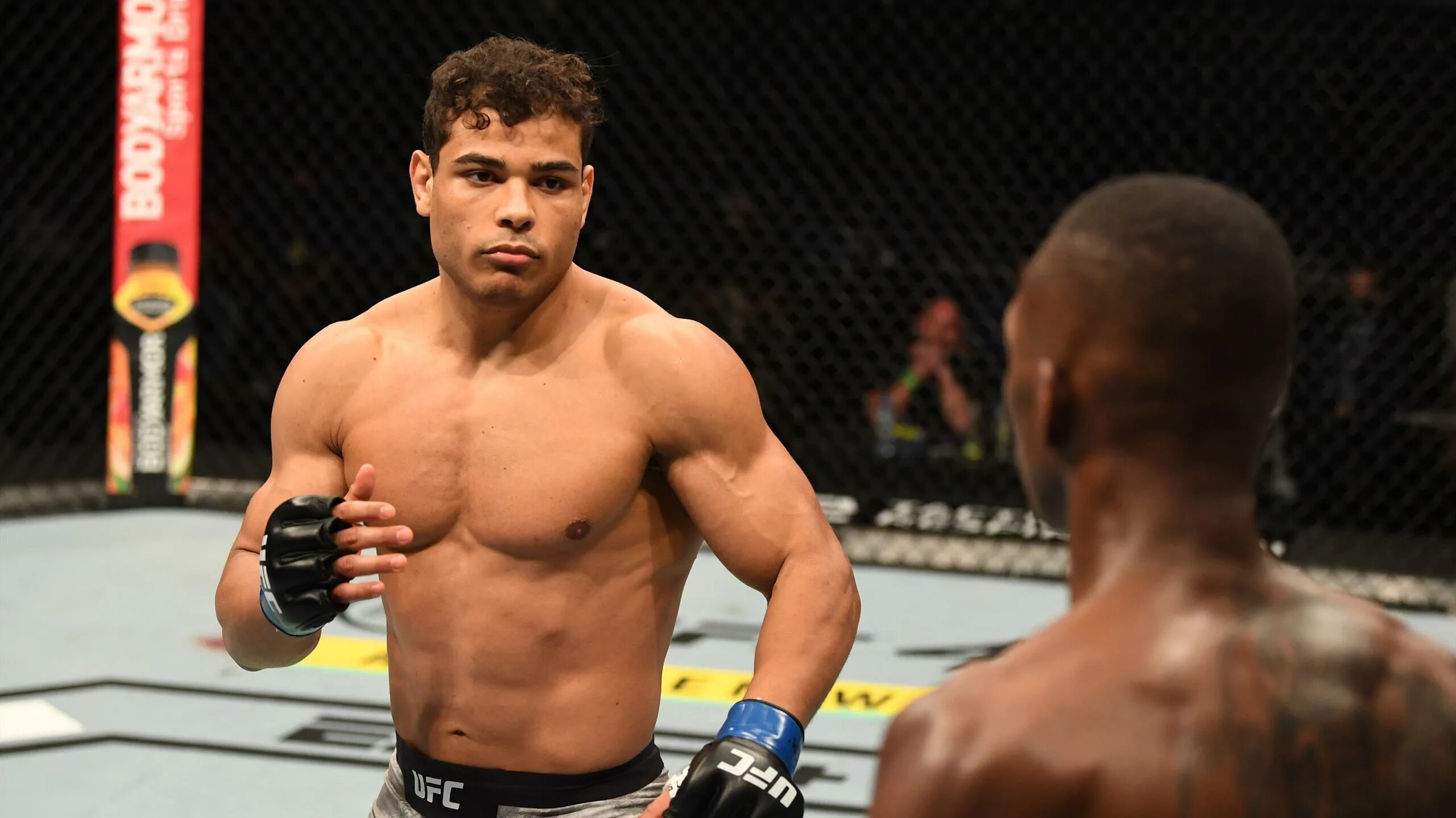 Самый молодой боец ufc. Пауло коста боец. пауло коста юфс. бразильский боец ufc пауло коста. пауло коста адесанья бой.