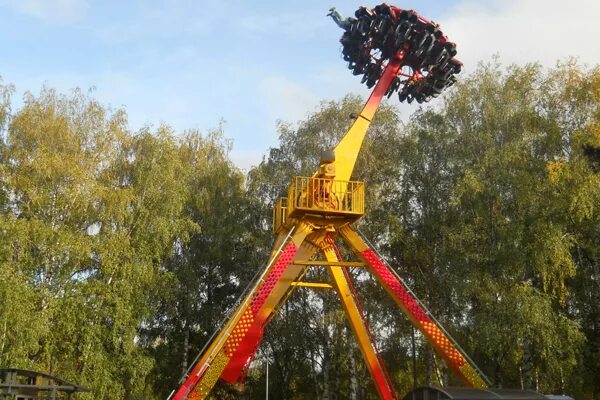 Сокольники москва аттракционы. Крылатское 18 парк аттракционов. Парк кунцево аттракционов. Парк аттракционов в москве сказка крылатское. Парк сказка в москве карусель.
