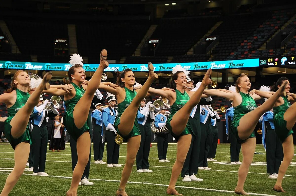 Dancing file. University Dancers. University Dancers ops. University Dancers ups. Thunderstruck (UCLA Dance Team).