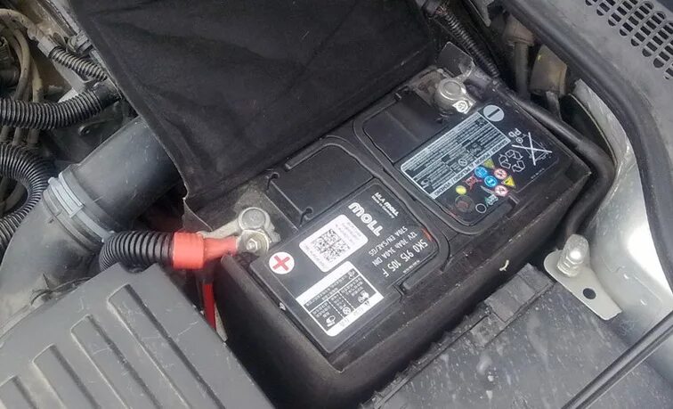 Шкода а5 аккумулятор. 4tsi. Skoda octavia аккумулятор. 8 аккумулятор. Акб шкода а5 1.