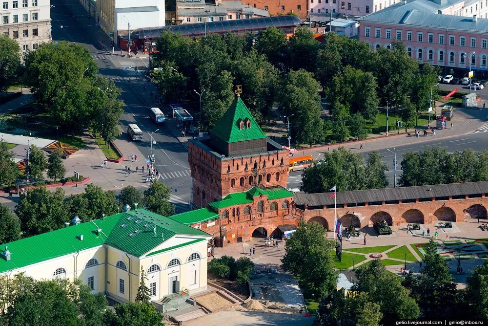 Сайт кремля нижнего новгорода. Нижний Новгород Дмитриевская башня. Дмитриевская башня Нижегородского Кремля. Нижегородский Кремль Нижний Новгород. Нижн й Новгород Кремль.