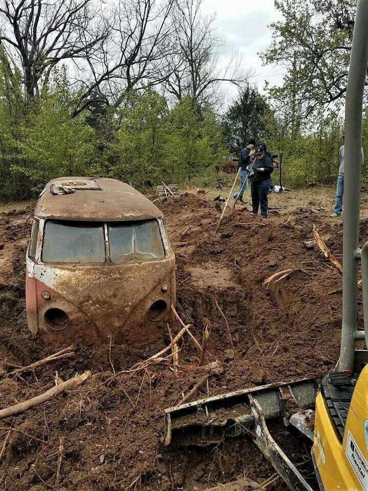 Откопали школьный автобус и нашли пропавших детей