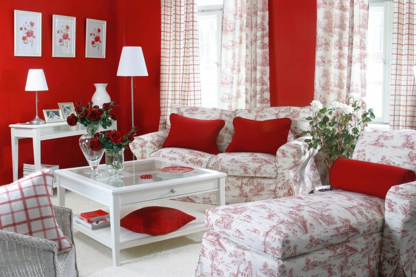 Красный цветок в интерьере Add Some Zest to Any Room With These Best Red Paint Colors Light blue paint colo