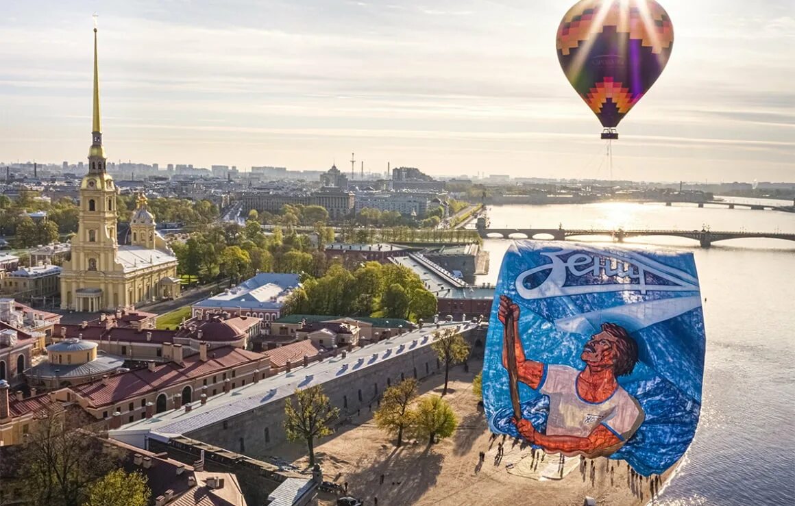 Воздушный шар над Санкт Петербургом. Зенит Петропавловская крепость. Аэростат Зенит. Панорама Санкт-Петербурга с воздушного шара. Поднимите баннер