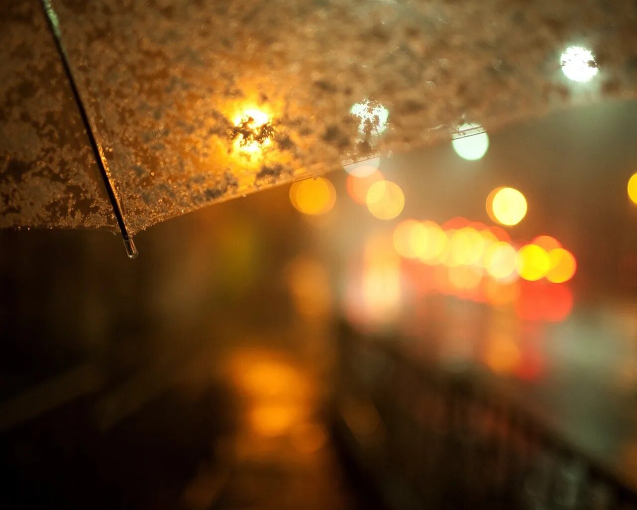 Дождь. "Дождливый вечер". Осень дождь вечер. Солнечные блики на стекле. Light shots