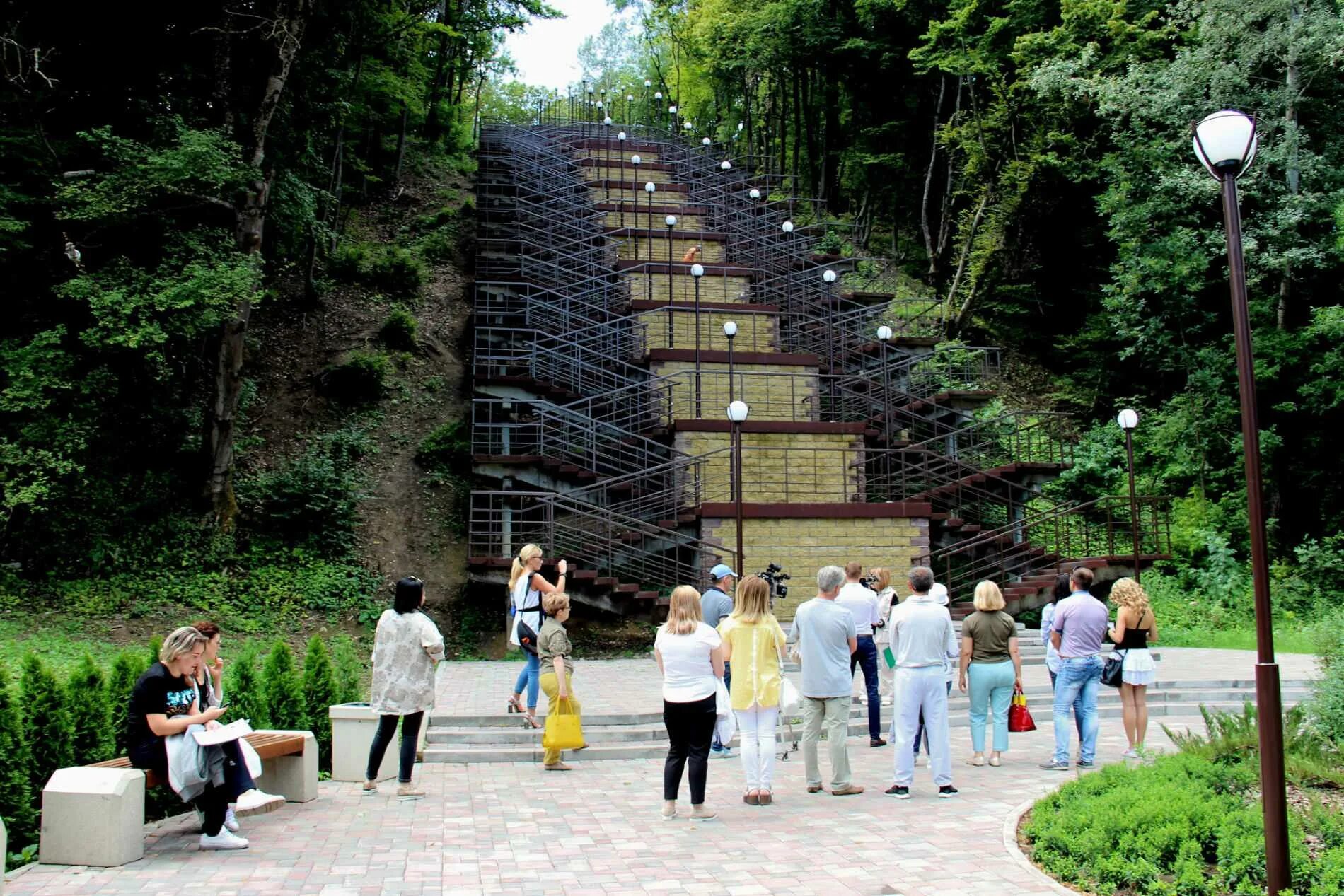 Майкоп центральный парк. Сходить майкопе. Комната смеха в парке майкопа адыгея. Парк горького майкоп. Лестница мэздах майкоп.