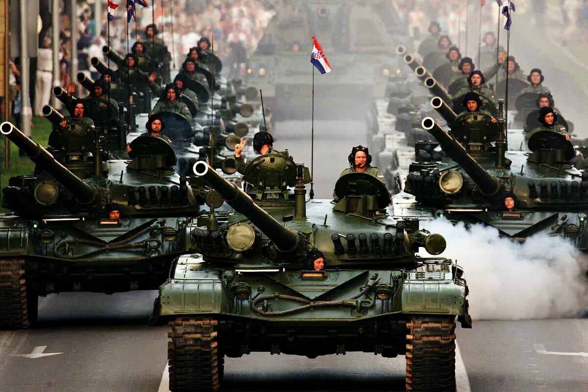 Танковые войска входят. Югославская армия СФРЮ парад. Танковые войска. Танковые войска парад. Танкисты на параде.