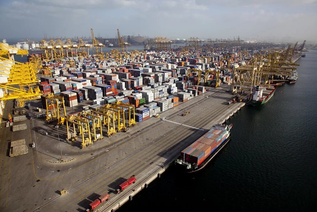 Jebel ali port. Jebel ali порт. порт дубая грузовой. порт хамрия оаэ.