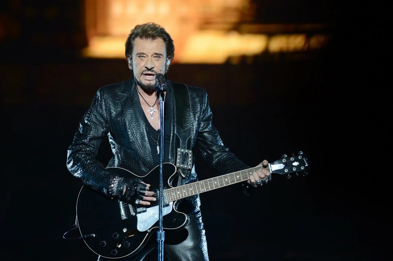 Холидей джонни. Холидей джонни. Джонни холлидей певец. Johnny hallyday джонни холлидей. Дэвид холидей певец.