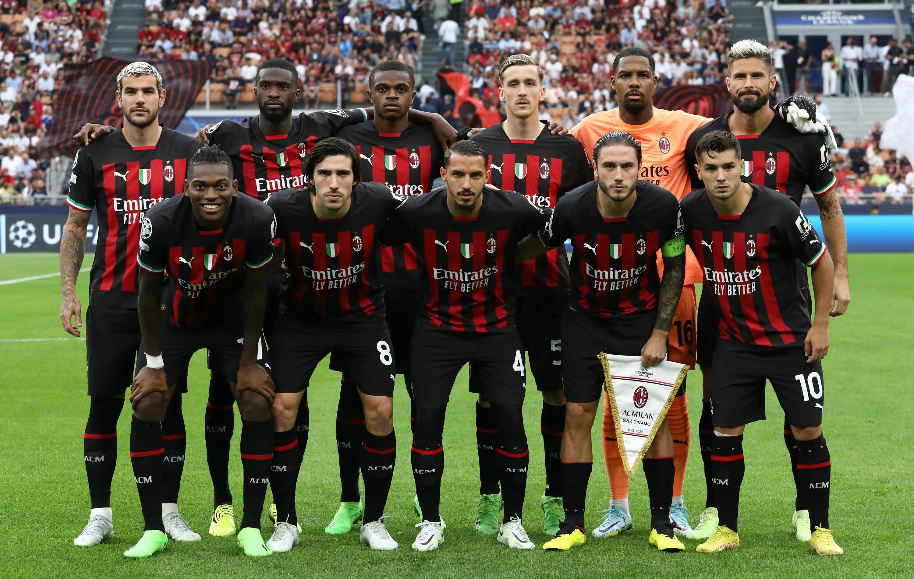 Миланский футбольный клуб 5. Миланский футбольный клуб 5. Ac milan 2021. Ac milan 2021. Giroud ac milan.