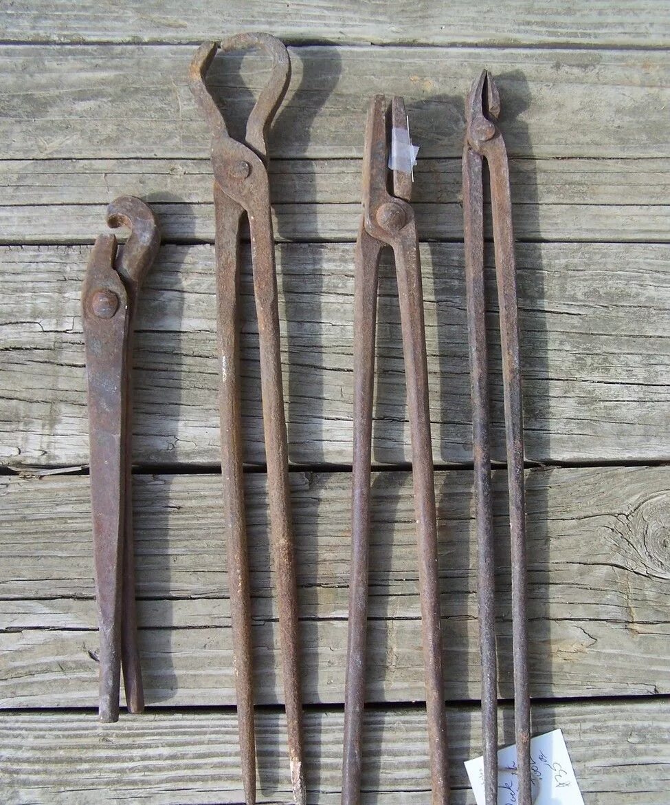 Кузнечный инструмент 19 века. Старинный кузнечный инструмент. Инструменты для ковки. Старинные инструменты кузнеца. Инструменты кузнеца.