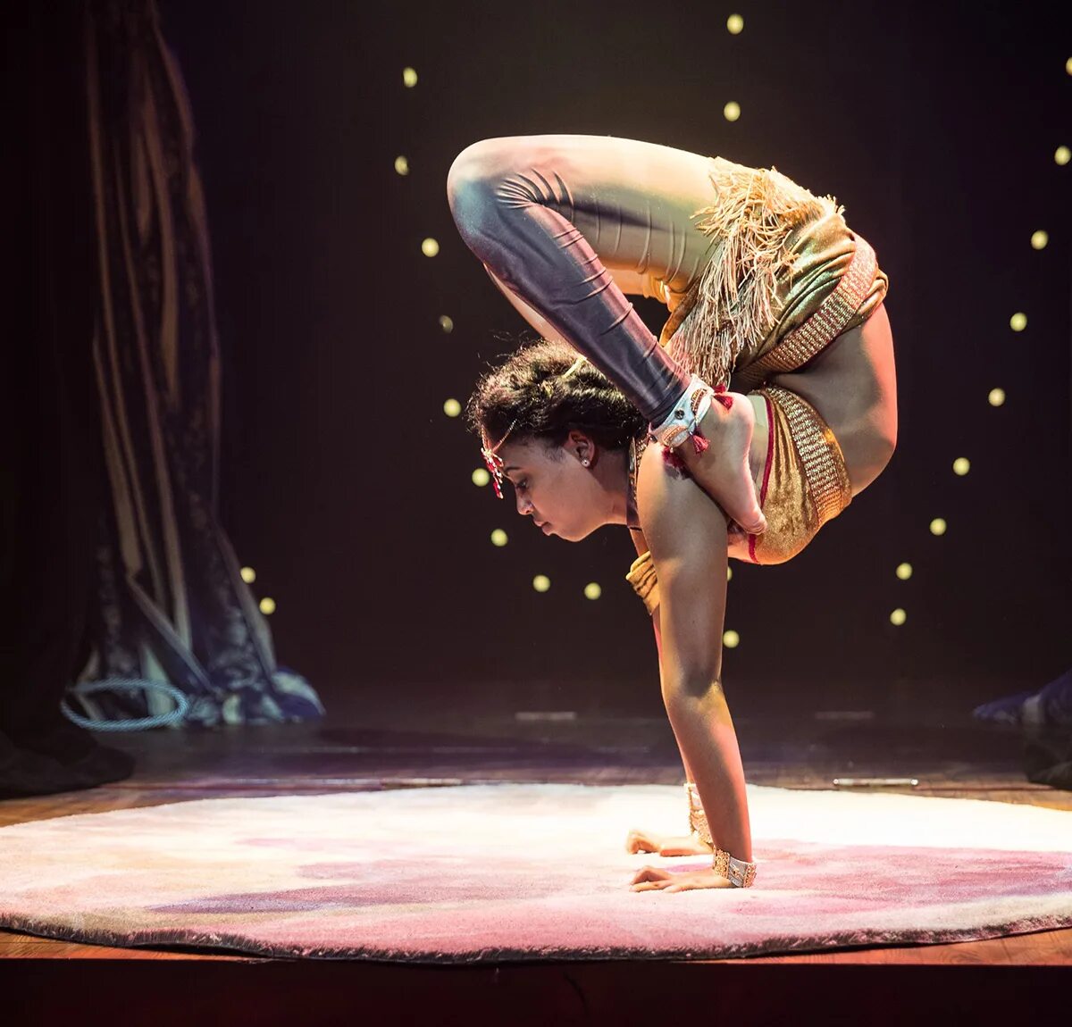 Digital circus xx. Circus 1903. чёнин circus. цирк мельбурн. коннелли circus.