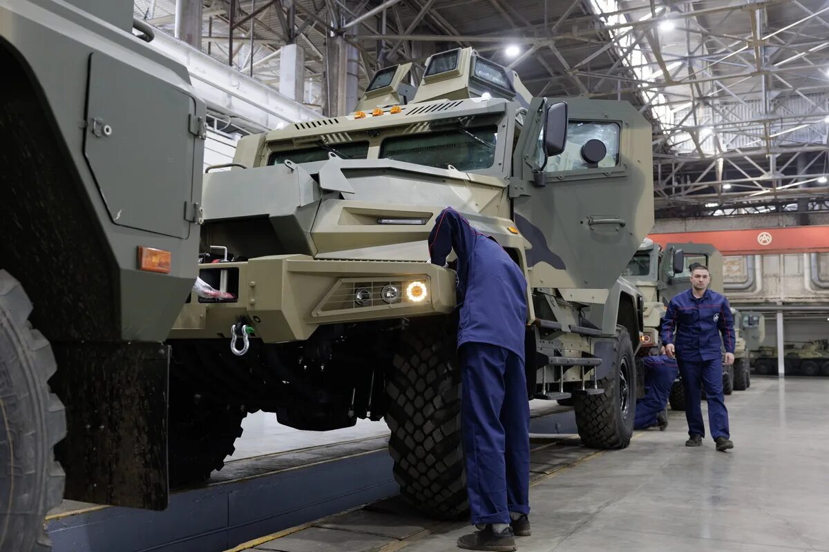 Военно промышленный комплекс урала. Оборонно-промышленный комплекс. Военные разработки России. Арзамасский машиностроительный завод. Оборонное предприятие.