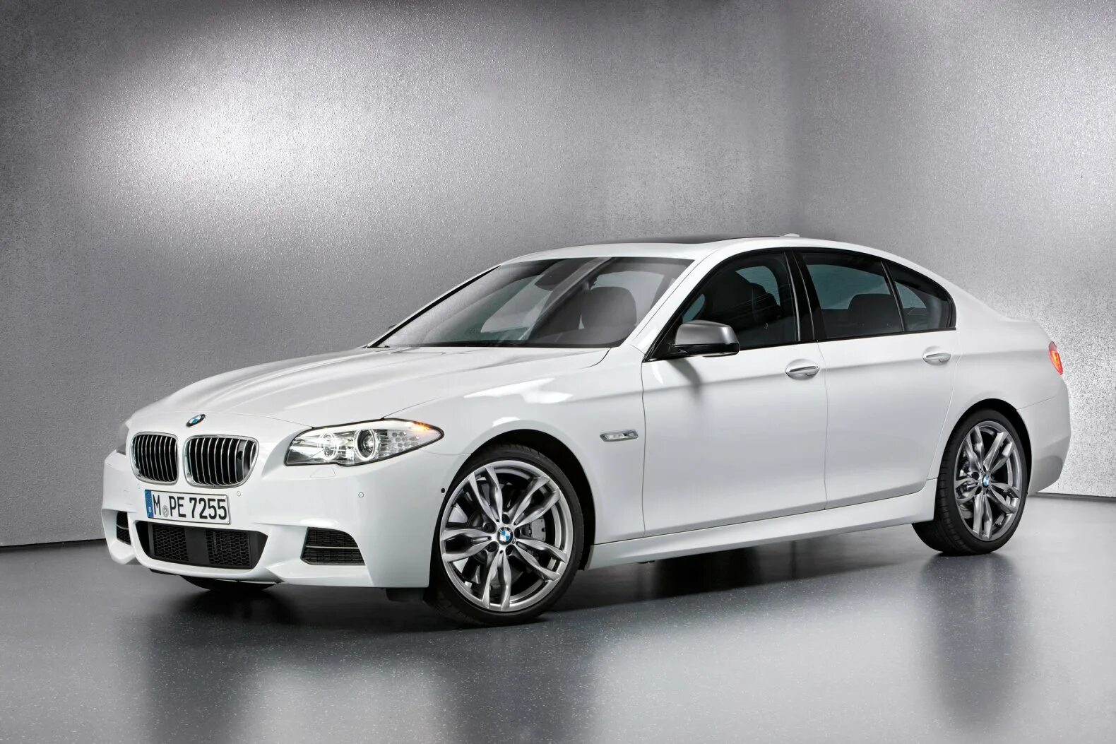 Модели м 5. BMW m550d. BMW m550d f10. БМВ 5 седан. БМВ х5 седан.