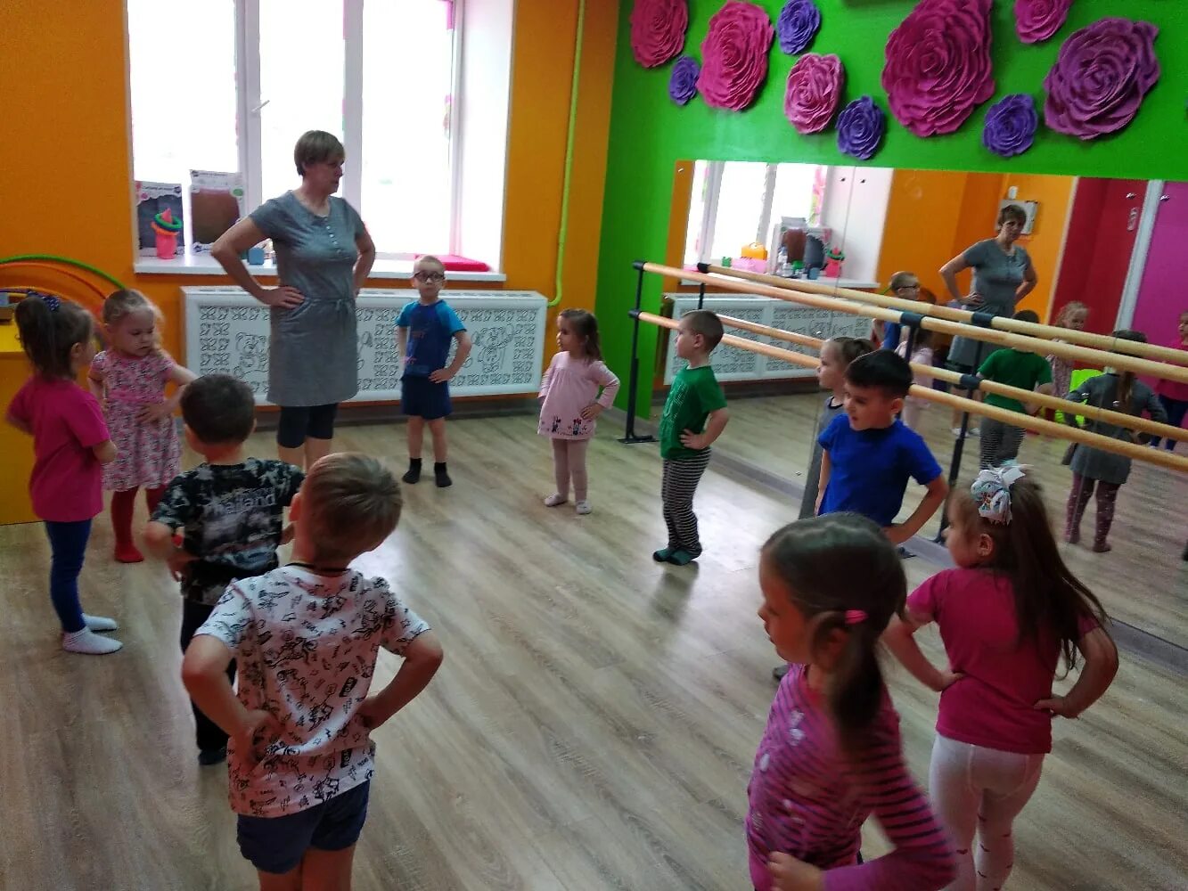 Детский сад 126 череповец. Шекснинский 16 череповец радуга детства. Радуга детства череповец. Экспозиция радужное детство. Солнечный город череповец игровая комната.