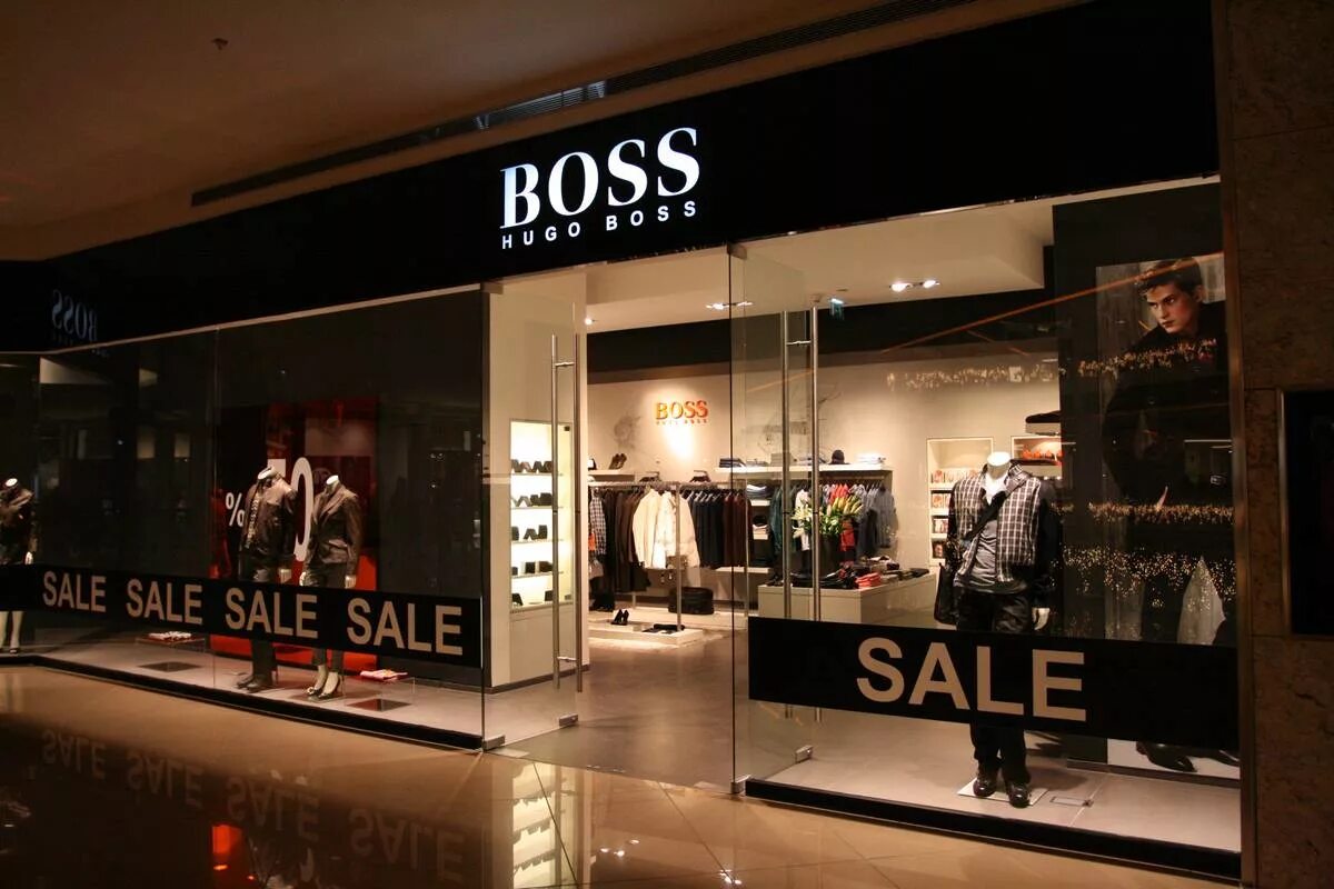 Компания boss. Hugo Boss AG одежда. Hugo Boss магазин. Хьюго босс в Атриуме. Хьюго босс магазины.