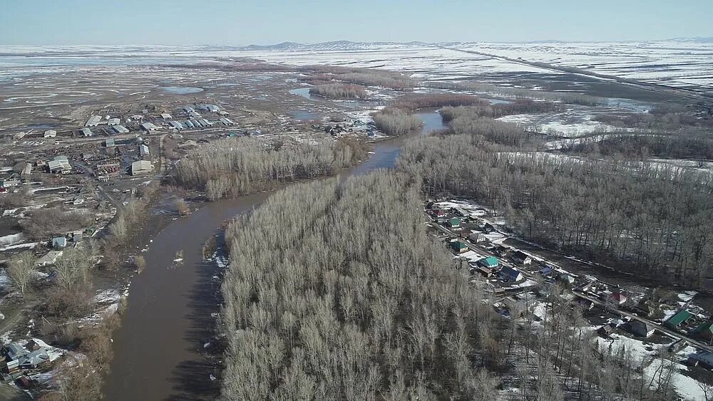 Алтай топит. Паводок Алтайский край. Село зеленый дол Алтайский край паводок. Наводнение 2021 на Алтае. Зелёный дол Алтайский край наводнение.